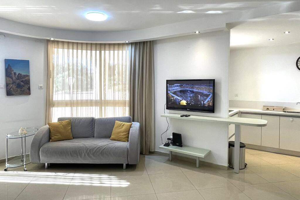 Sunny 3Br Apartment Golf Residence 엘라트 외부 사진